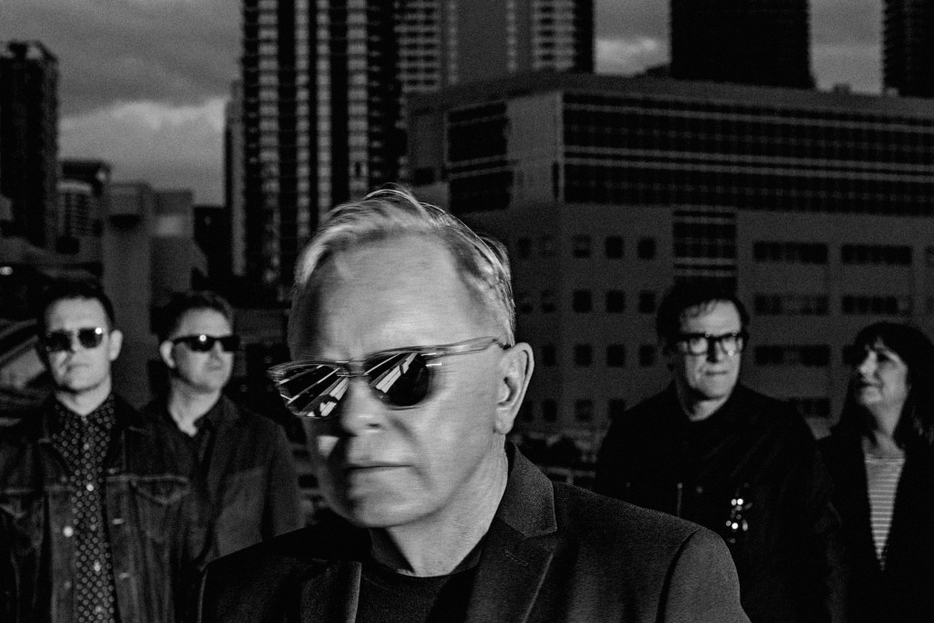 NEW ORDER ANUNCIA TRANSMISSÃO AO VIVO DE SEU SHOW NO O2, EM&nbsp;LONDRES