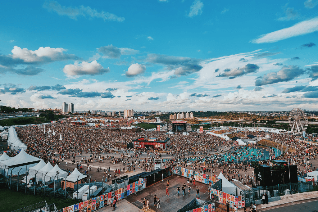 Lollapalooza Brasil divulga horários dos shows e a divisão das atrações por&nbsp;palcos