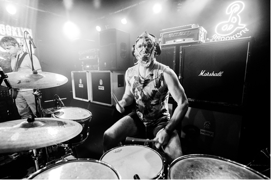 Petbrick, novo projeto de Iggor Cavalera, chega ao Brasil e faz show junto ao lendário Lightning Bolt, ícone do noise-punk-experimental