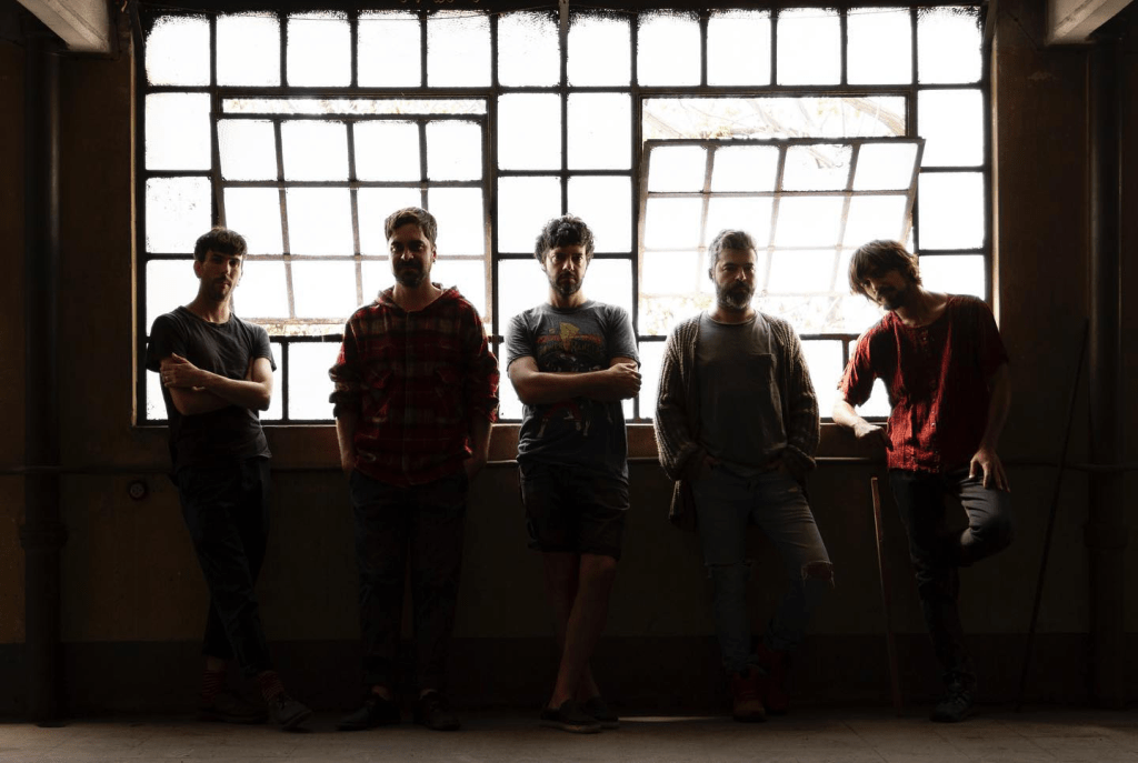 Onda Vaga fala sobre a cultura latina ao redor do mundo e sua passagem pelo o&nbsp;Brasil