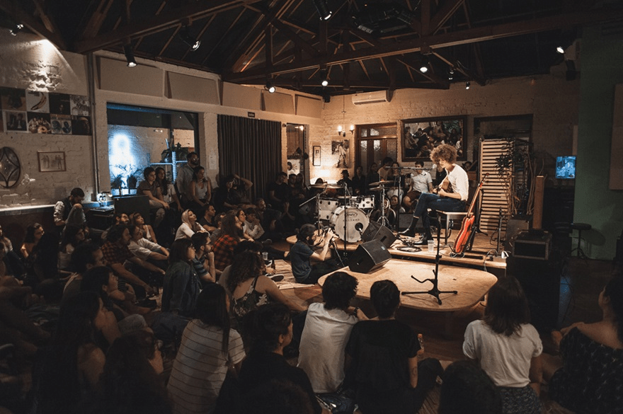 Artsy Club retoma calendário de eventos de 2024 em grande estilo com a nova temporada de Sofar&nbsp;Sounds