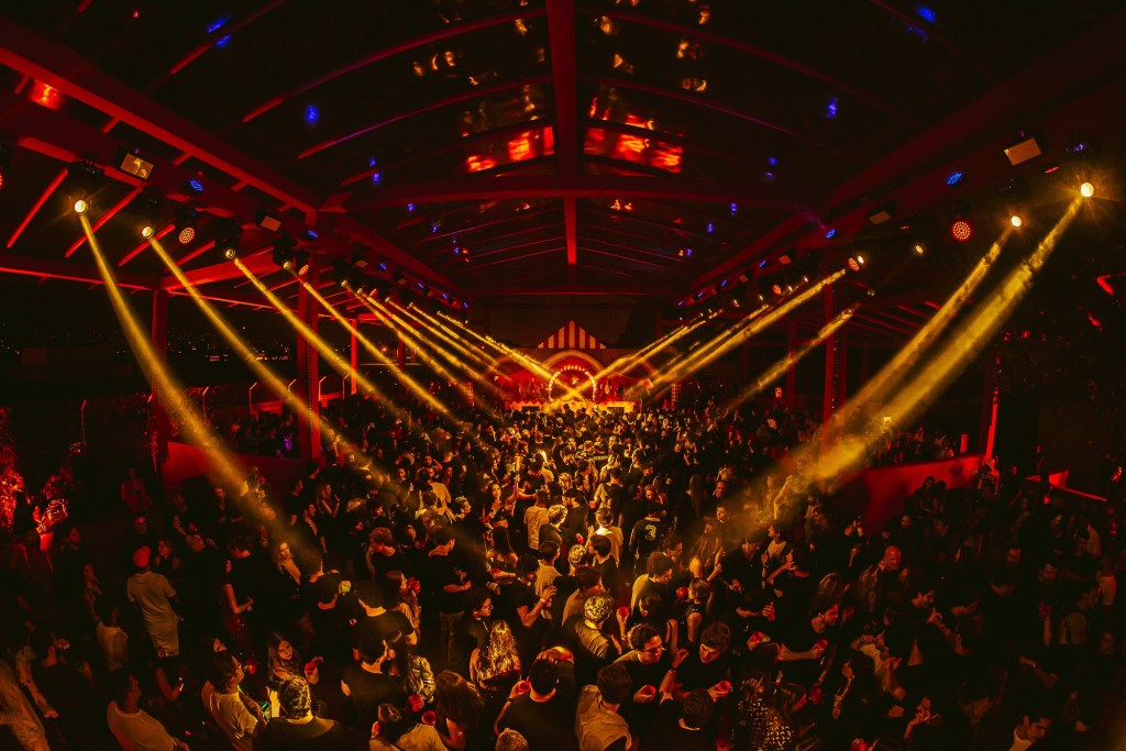 Em mais uma edição na capital paulista, Festa O Circo anuncia lineup completo com Bedouin, Deer Jade, Roy Rosenfeld e&nbsp;mais