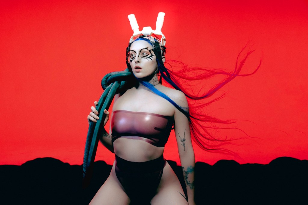 Ashnikko leva o seu universo extravagante para shows em São Paulo e no Rio de&nbsp;Janeiro