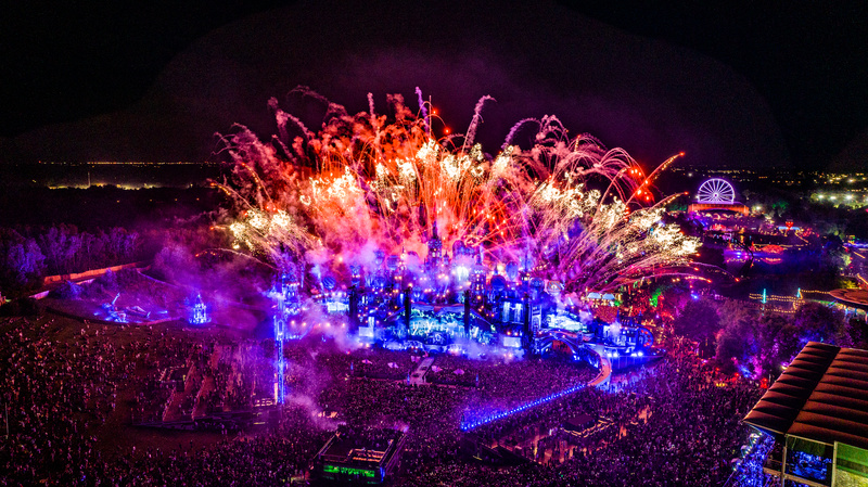 Tomorrowland Brasil e Clube Nº1 anunciam parceria e lançam área exclusiva no&nbsp;festival