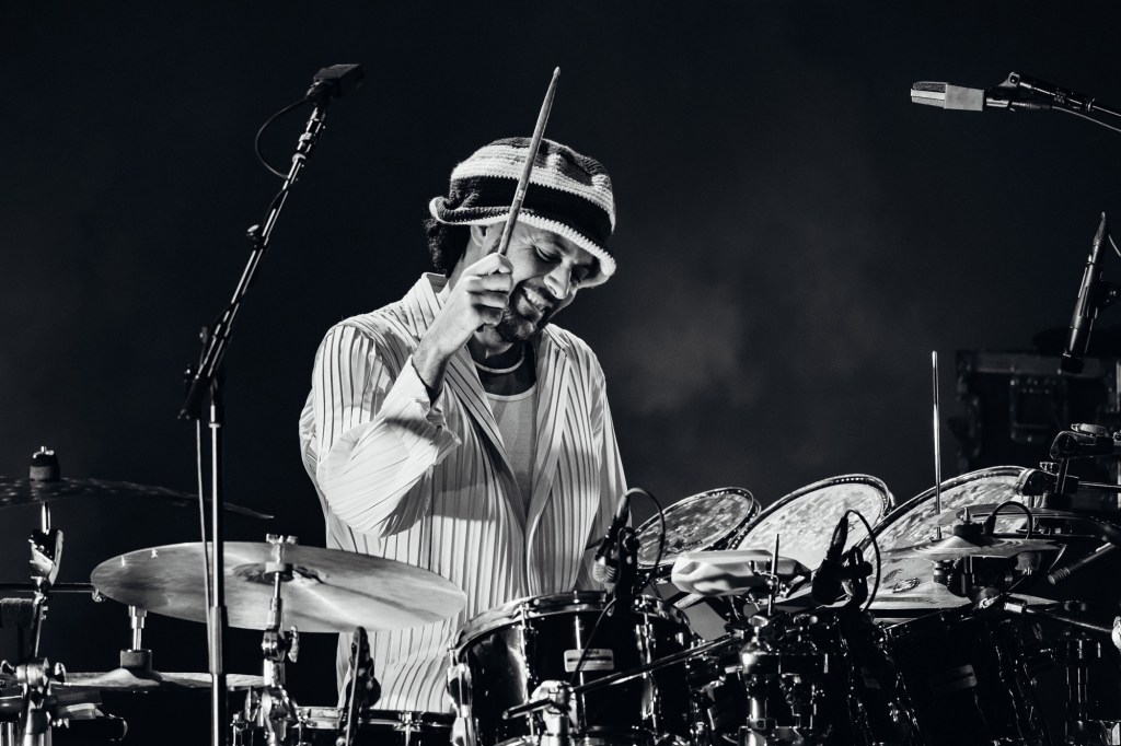 Yussef Dayes, um dos maiores nomes do jazz contemporâneo, se apresenta em&nbsp;Curitiba