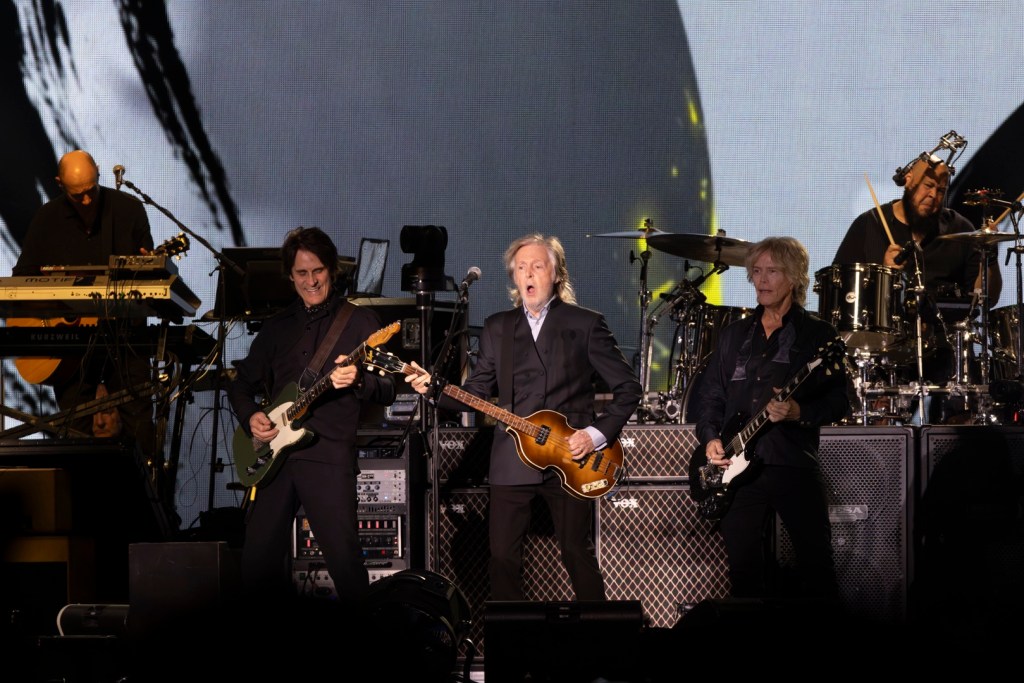 Campanha da Rede Angeloni sorteará ingressos para área exclusiva do show de Paul McCartney em&nbsp;Florianópolis