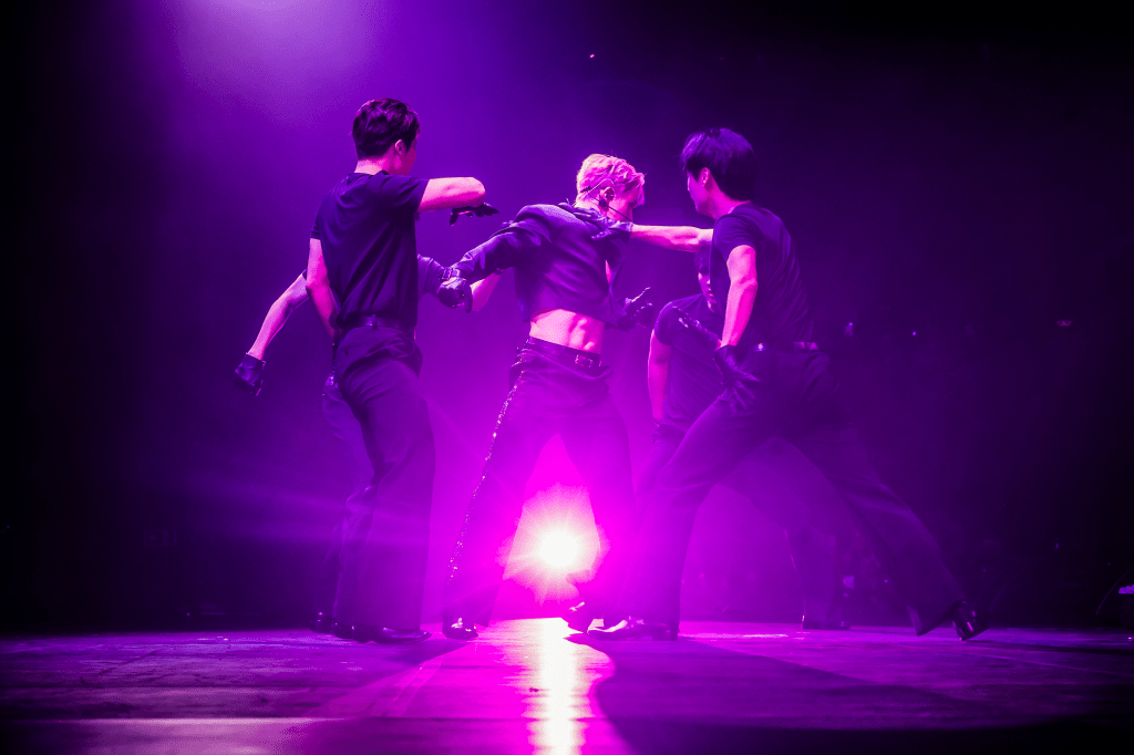 Wonho realiza show solo no Brasil e emociona fãs com carisma, talento e entrega no&nbsp;palco