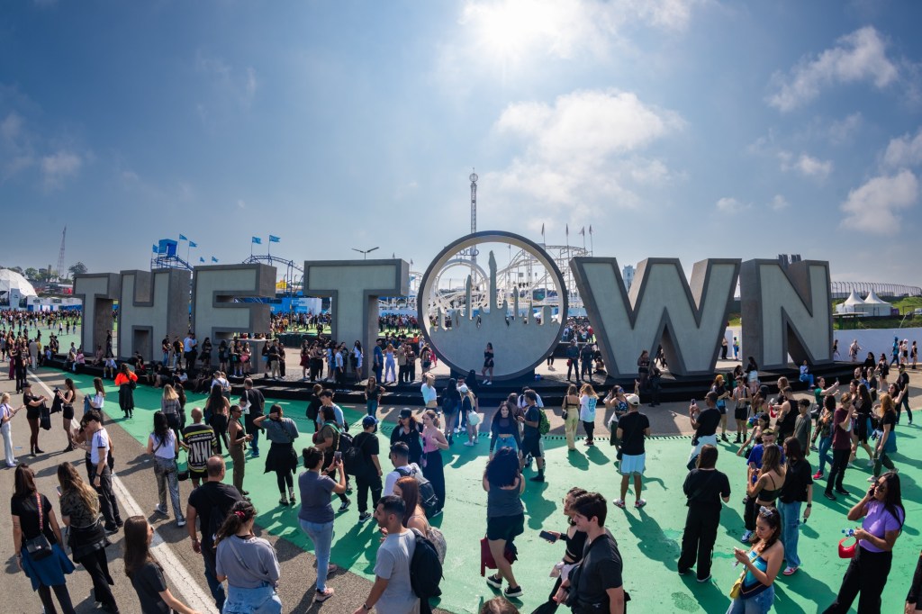 The Town apresenta o Primeira Classe: única modalidade de transporte que permite embarque e desembarque dentro da Cidade da&nbsp;Música