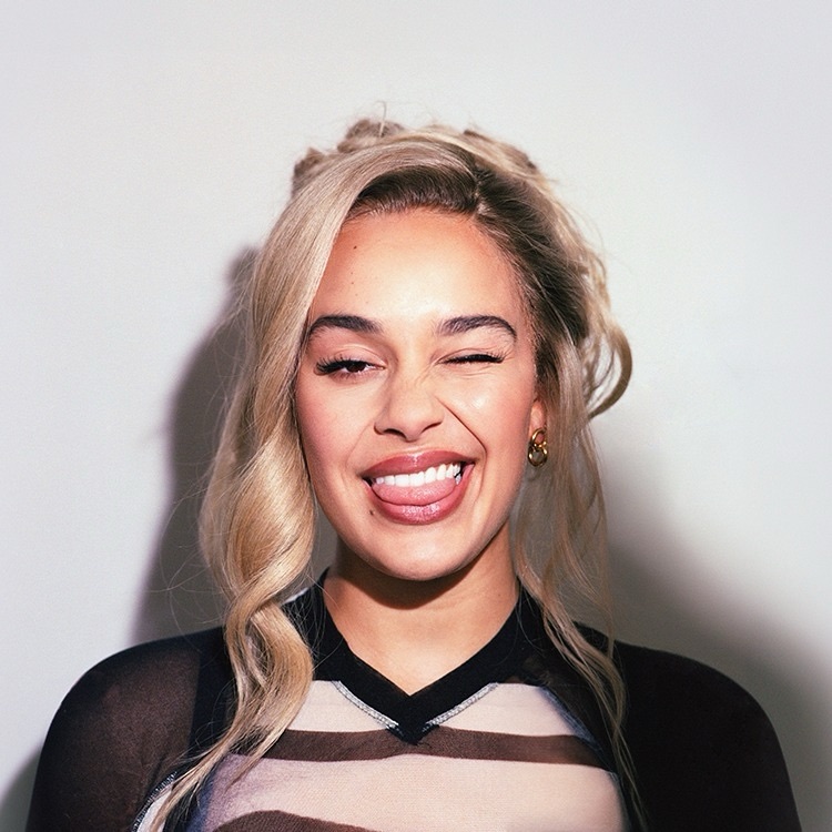 Jorja Smith adia turnê brasileira para 2026 e confirma participação na edição do mesmo ano do AFROPUNK&nbsp;Brasil
