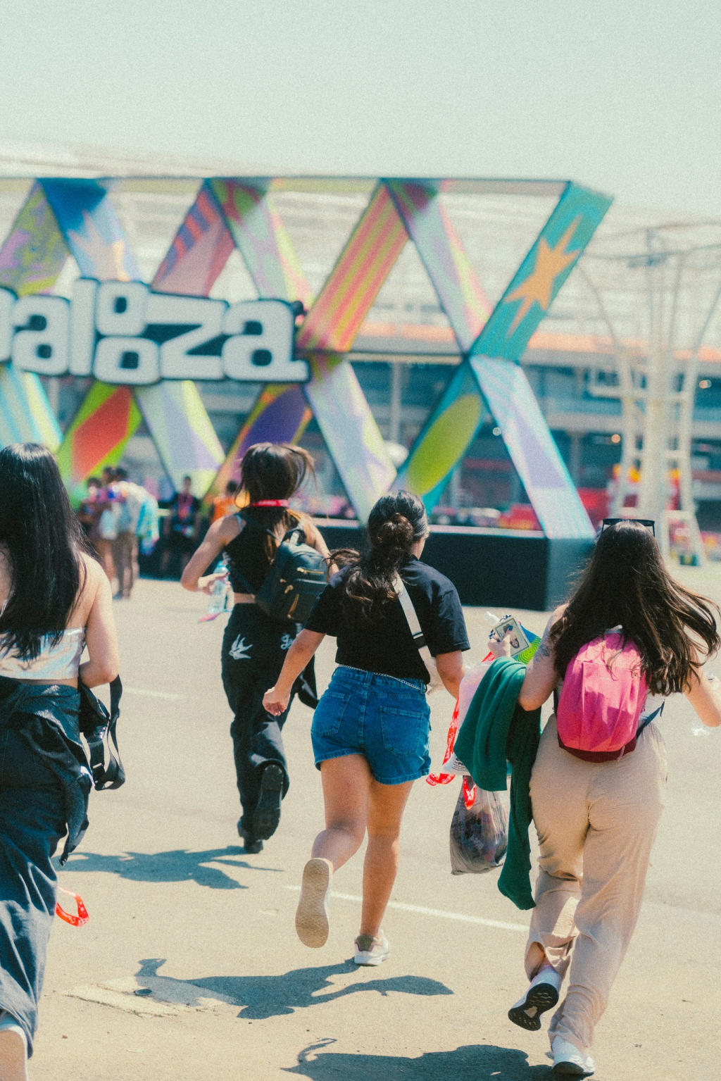  Lollapalooza Brasil 2026 anuncia Lolla Transfer, único transfer oficial do evento com desembarque dentro do Autódromo de Interlagos 